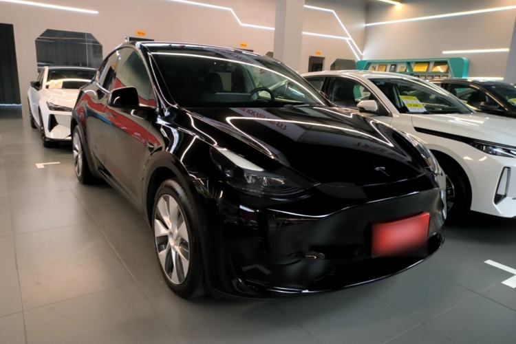 Used Tesla Model Y 2022 Rear-Wheel-Drive Version Front Right 45 Deg