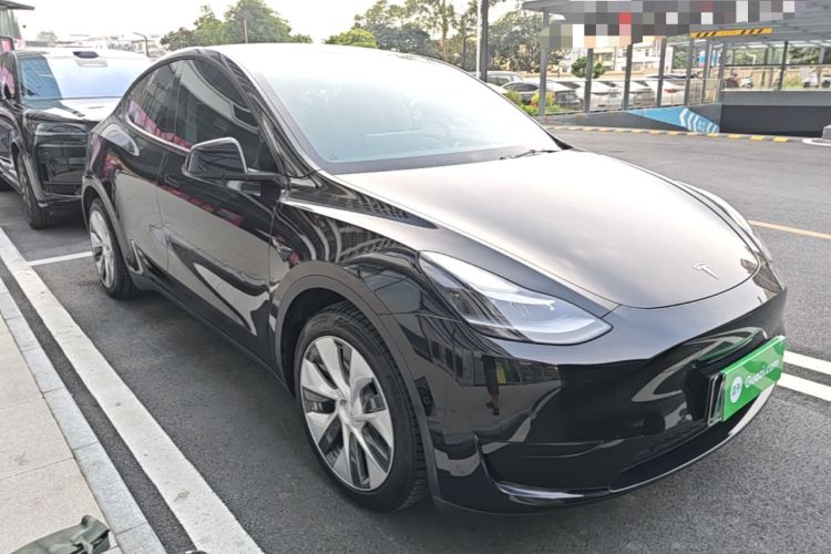 Used Tesla Model Y 2022 Rear-Wheel-Drive Version Front Right 45 Deg