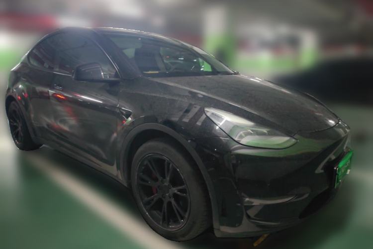 Used Tesla Model Y 2022 Long-Range All-Wheel-Drive Version Front Right 45 Deg
