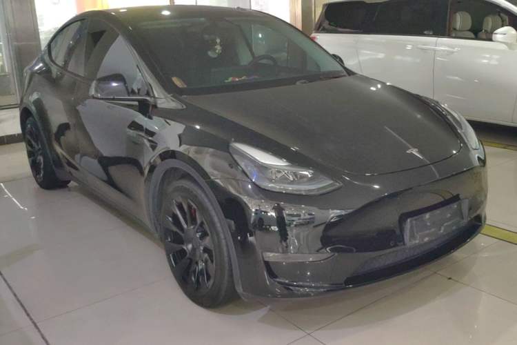 Used Tesla Model Y 2022 Long-Range All-Wheel-Drive Version Front Right 45 Deg