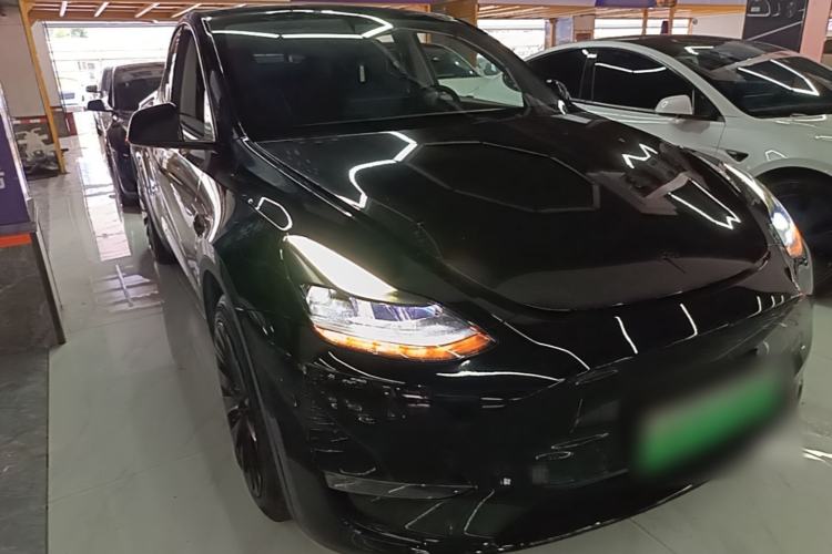 Used Tesla Model Y 2022 Long-Range All-Wheel-Drive Version Front Right 45 Deg