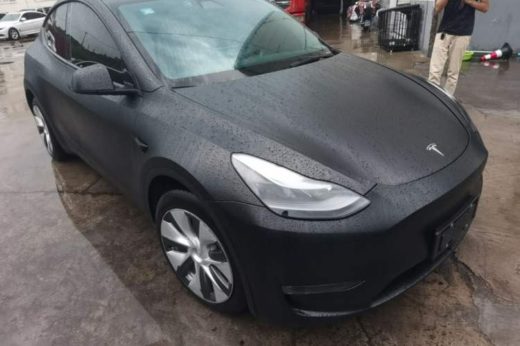 Used Tesla Model Y 2022 Long-Range All-Wheel-Drive Version Front Right 45 Deg