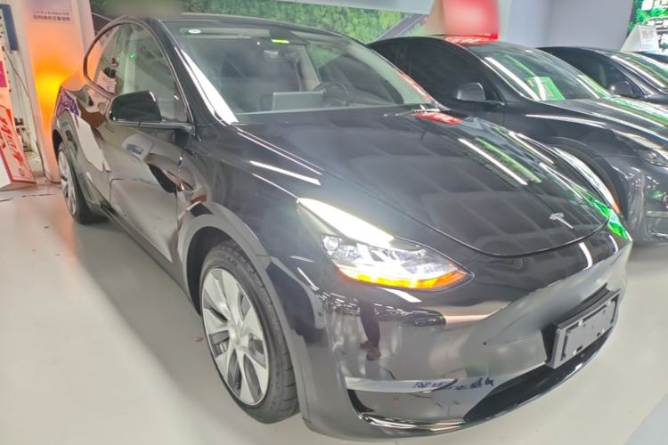 Used Tesla Model Y 2022 Long-Range All-Wheel-Drive Version Front Right 45 Deg