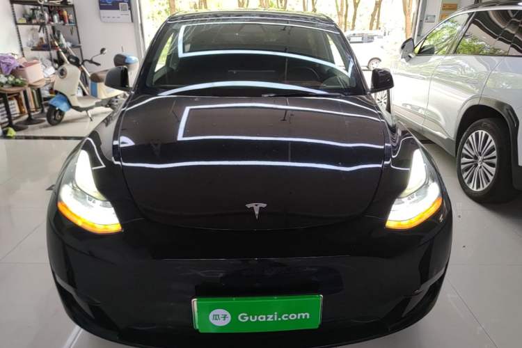 Used Tesla Model Y 2022 Long-Range All-Wheel-Drive Version Front