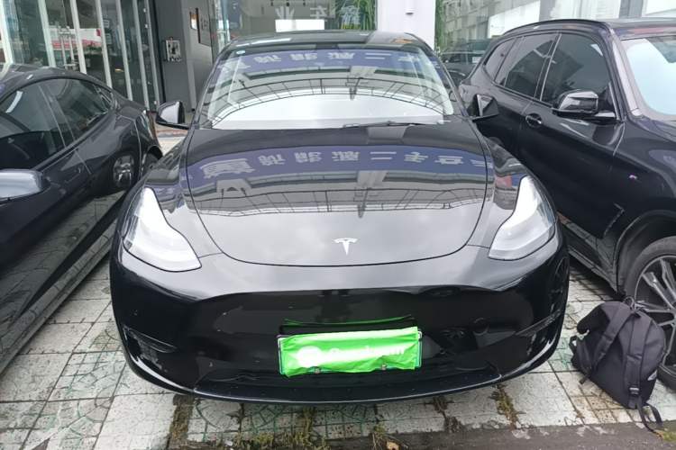 Used Tesla Model Y 2022 Long-Range All-Wheel-Drive Version Front