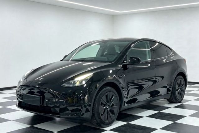 Tesla Model Y 2022 Revised Version Rear-Wheel Drive с пробегом