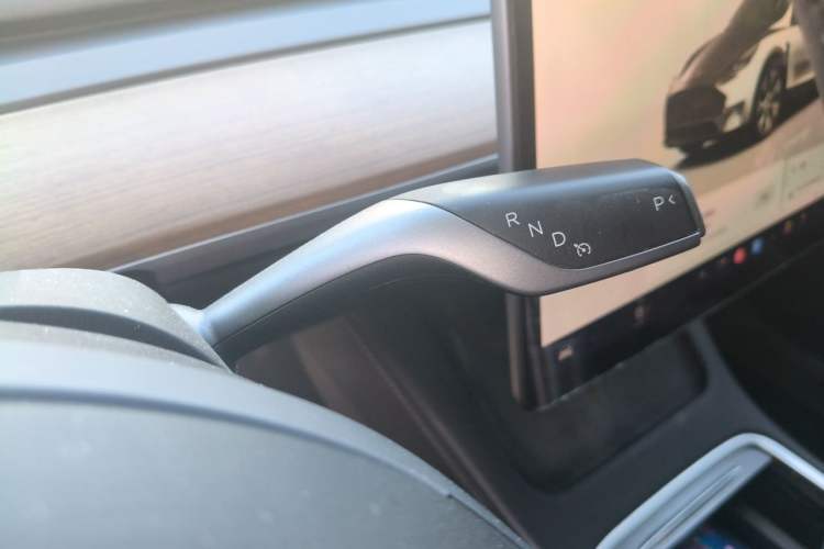 Used Tesla Model Y 2022 Long-Range All-Wheel-Drive Version Gear Lever