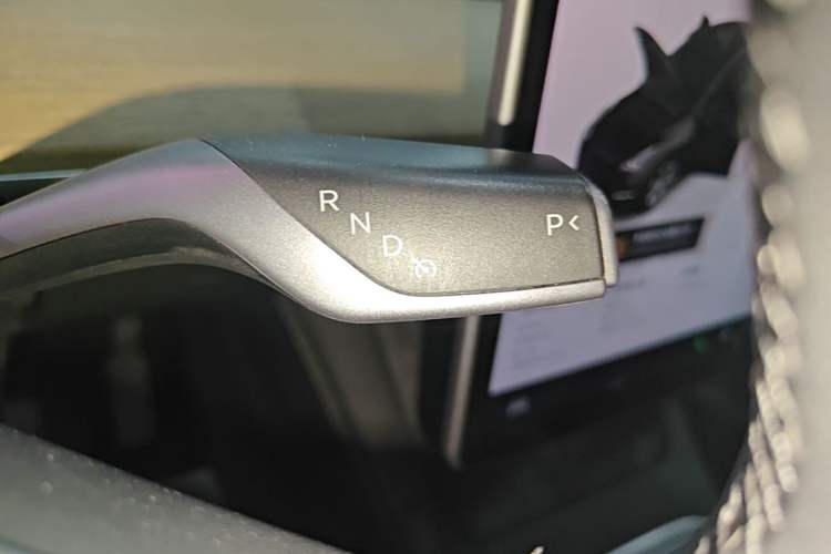 Used Tesla Model Y 2022 Revised Version Rear-Wheel Drive Gear Lever