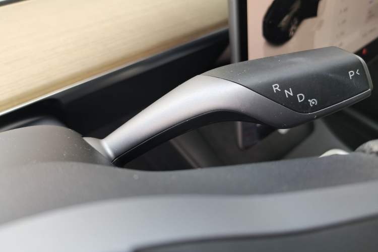 Used Tesla Model Y 2022 Revised Version Rear-Wheel Drive Gear Lever