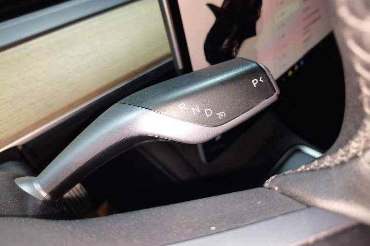 Used Tesla Model Y 2022 Revised Version Rear-Wheel Drive Gear Lever