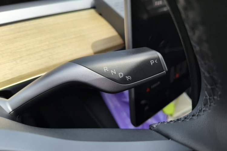 Used Tesla Model Y 2022 Revised Version Rear-Wheel Drive Gear Lever
