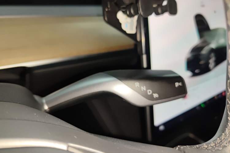 Used Tesla Model Y 2022 Revised Version Rear-Wheel Drive Gear Lever