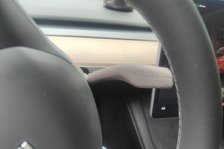 Used Tesla Model Y 2022 Revised Version Rear-Wheel Drive Gear Lever