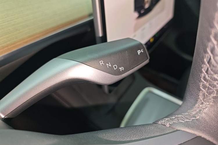 Used Tesla Model Y 2022 Revised Version Rear-Wheel Drive Gear Lever