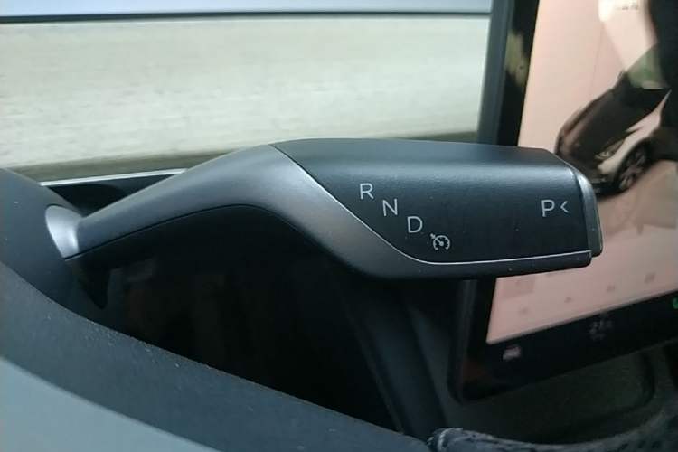 Used Tesla Model Y 2022 Revised Version Rear-Wheel Drive Gear Lever