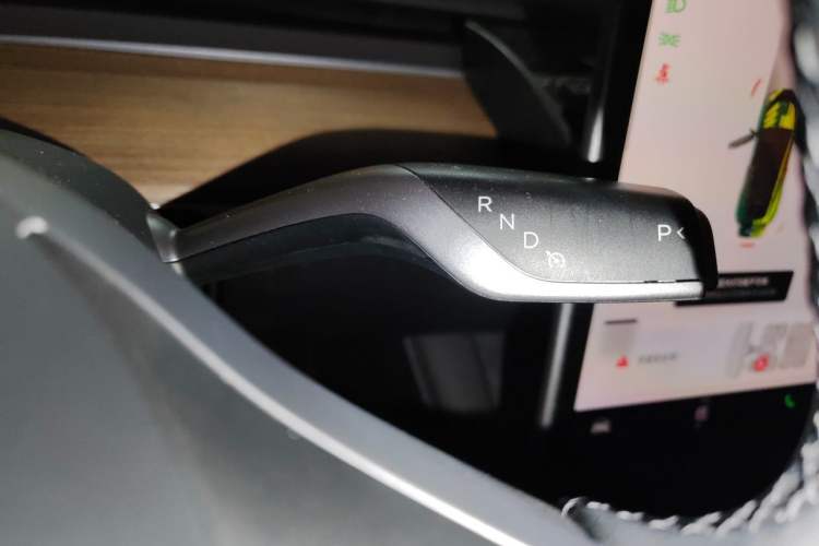 Used Tesla Model Y 2022 Revised Version Rear-Wheel Drive Gear Lever