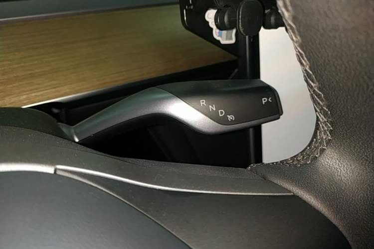 Used Tesla Model Y 2022 Revised Version Rear-Wheel Drive Gear Lever