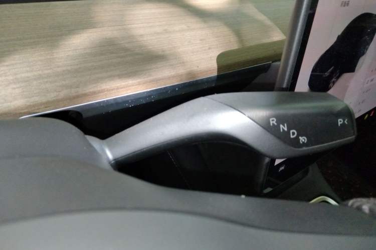 Used Tesla Model Y 2022 Revised Version Rear-Wheel Drive Gear Lever