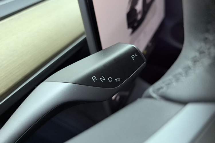 Used Tesla Model Y 2022 Revised Version Rear-Wheel Drive Gear Lever