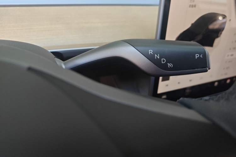 Used Tesla Model Y 2022 Revised Version Rear-Wheel Drive Gear Lever