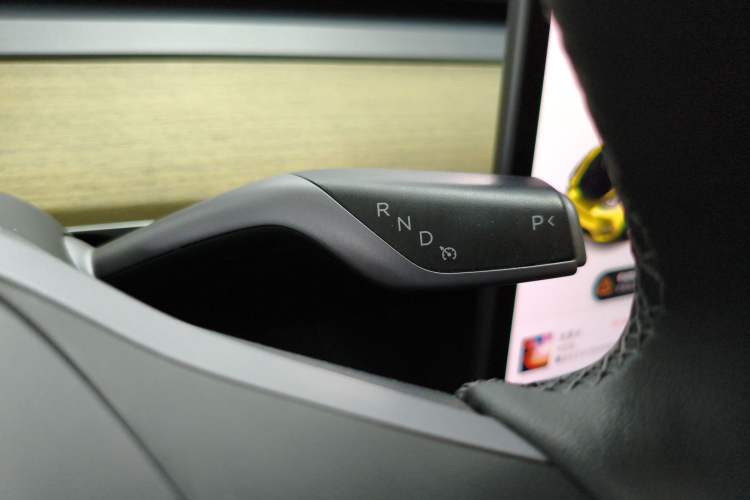 Used Tesla Model Y 2022 Revised Version Rear-Wheel Drive Gear Lever
