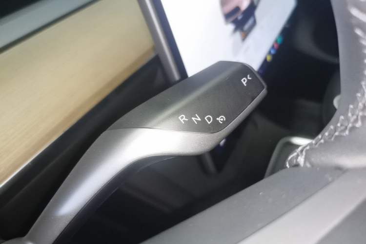 Used Tesla Model Y 2022 Revised Version Rear-Wheel Drive Gear Lever