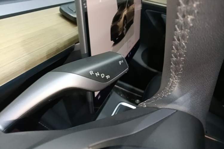 Used Tesla Model Y 2022 Revised Version Rear-Wheel Drive Gear Lever