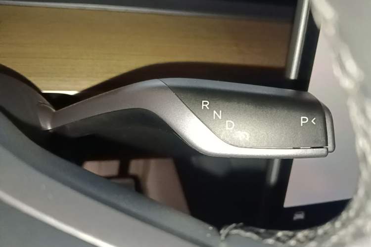 Used Tesla Model Y 2022 Revised Version Rear-Wheel Drive Gear Lever