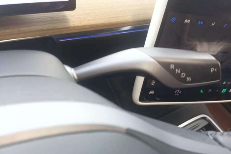 Used Tesla Model Y 2022 Revised Version Rear-Wheel Drive Gear Lever