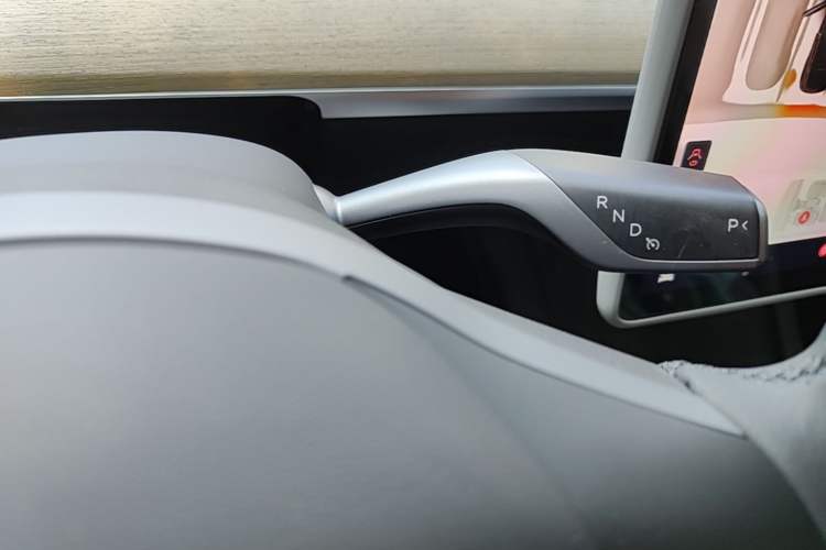 Used Tesla Model Y 2022 Revised Version Rear-Wheel Drive Gear Lever