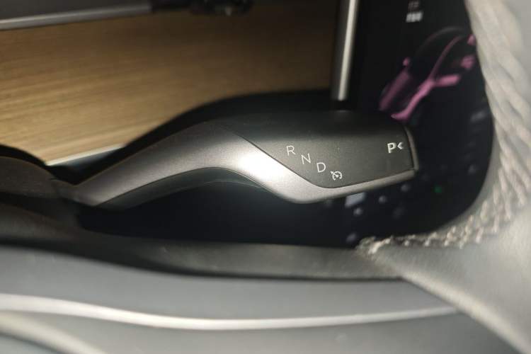 Used Tesla Model Y 2022 Revised Version Rear-Wheel Drive Gear Lever