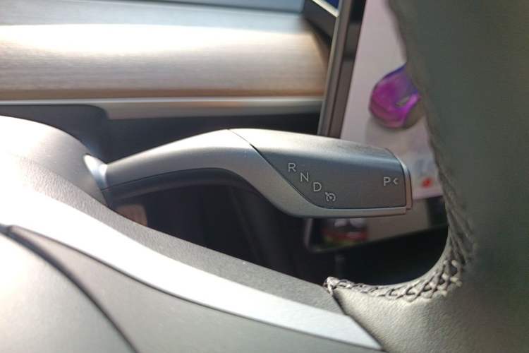 Used Tesla Model Y 2022 Performance High-Performance All-Wheel-Drive Version Gear Lever