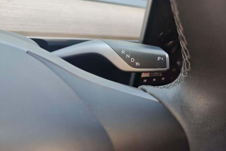 Used Tesla Model Y 2022 Revised Version Rear-Wheel Drive Gear Lever