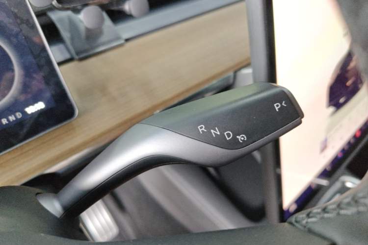 Used Tesla Model Y 2022 Long-Range All-Wheel-Drive Version Gear Lever