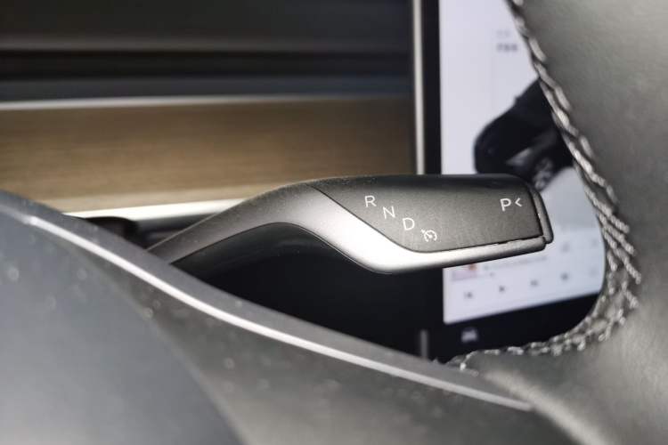 Used Tesla Model Y 2022 Revised Version Rear-Wheel Drive Gear Lever