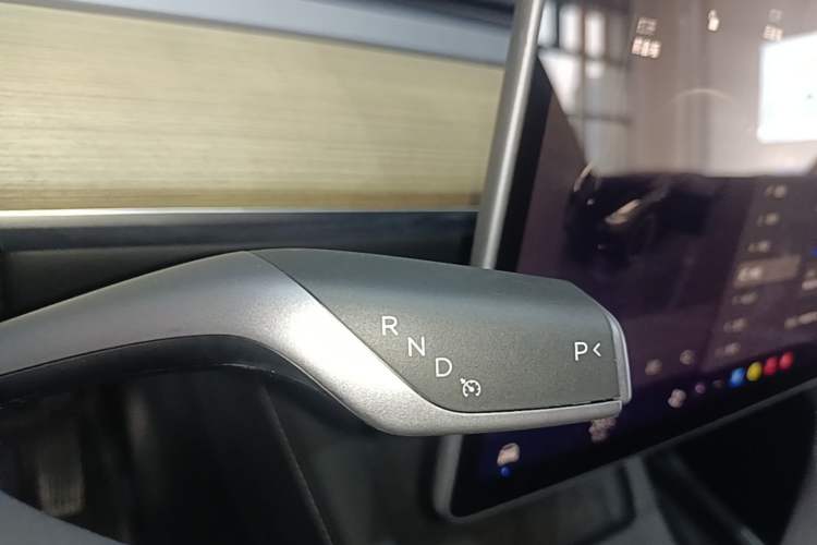 Used Tesla Model Y 2022 Revised Version Rear-Wheel Drive Gear Lever
