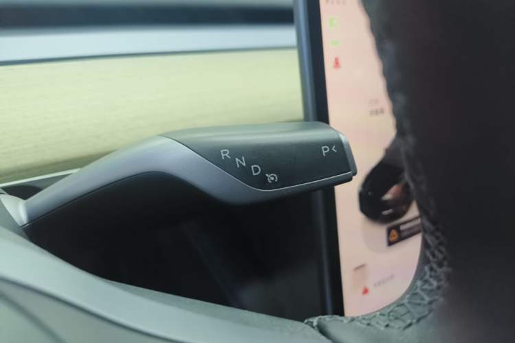 Used Tesla Model Y 2022 Performance High-Performance All-Wheel-Drive Version Gear Lever