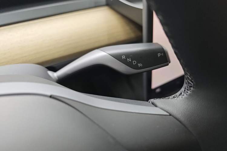 Used Tesla Model Y 2022 Revised Version Rear-Wheel Drive Gear Lever