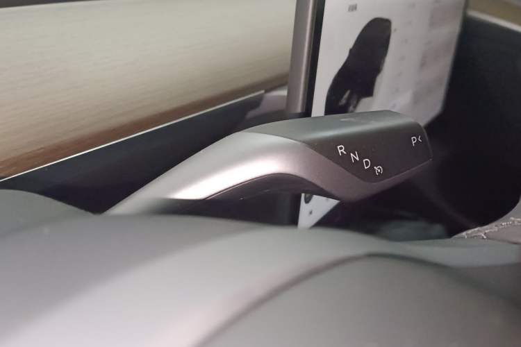 Used Tesla Model Y 2022 Revised Version Rear-Wheel Drive Gear Lever