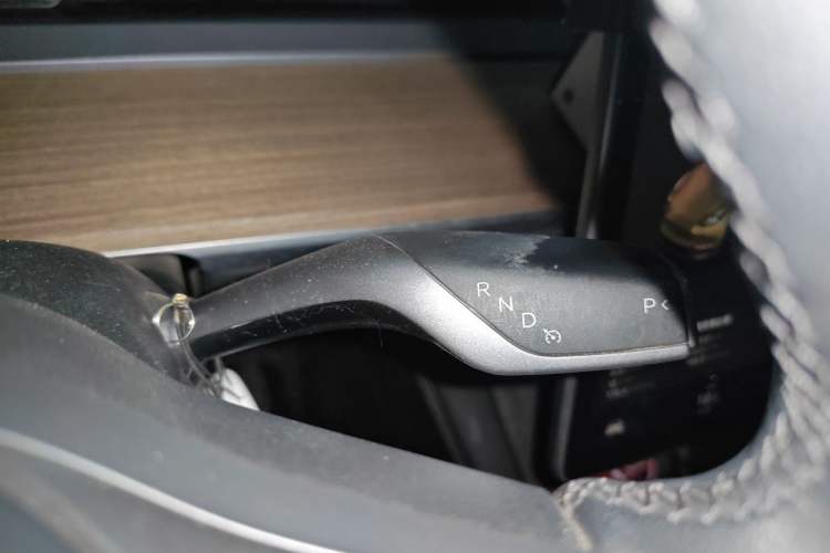 Used Tesla Model Y 2022 Long-Range All-Wheel-Drive Version Gear Lever