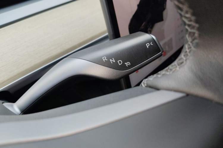 Used Tesla Model Y 2022 Revised Version Rear-Wheel Drive Gear Lever