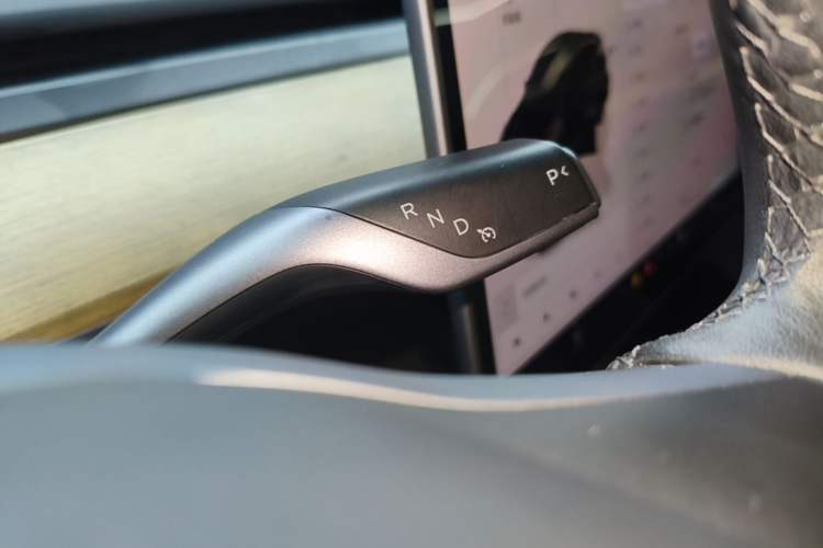Used Tesla Model Y 2022 Performance High-Performance All-Wheel-Drive Version Gear Lever