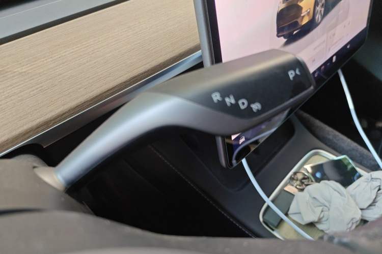 Used Tesla Model Y 2022 Revised Version Rear-Wheel Drive Gear Lever