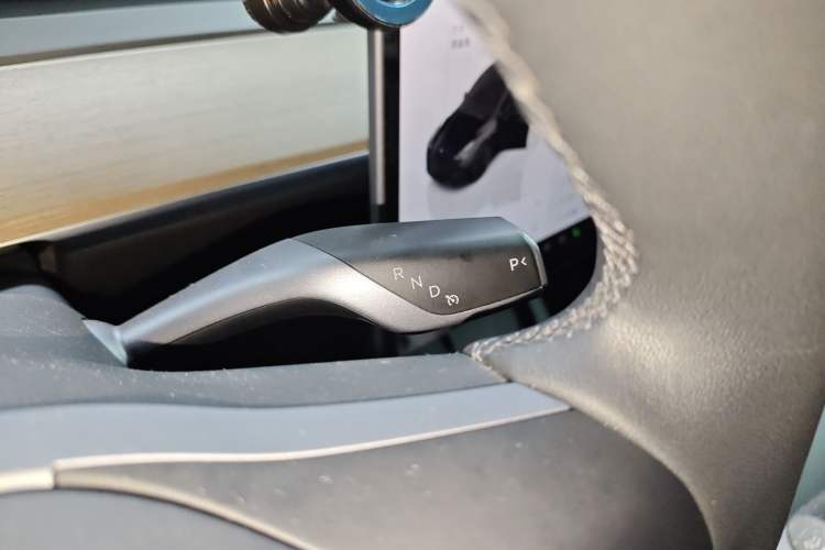 Used Tesla Model Y 2022 Revised Version Rear-Wheel Drive Gear Lever