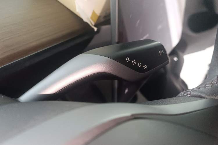 Used Tesla Model Y 2022 Revised Version Rear-Wheel Drive Gear Lever
