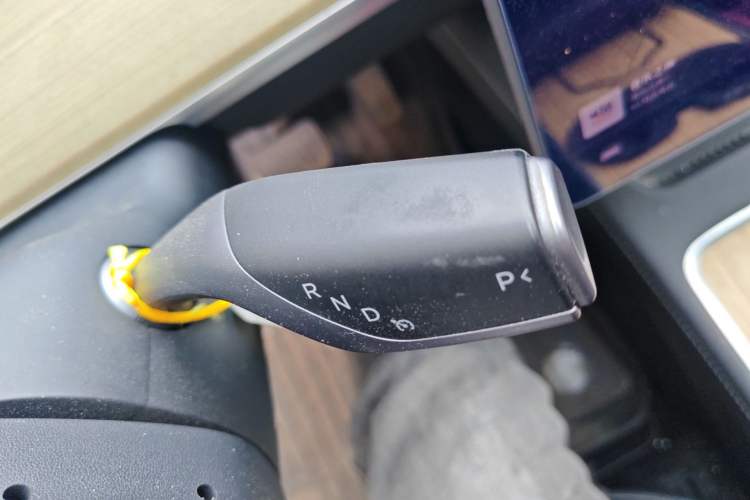 Used Tesla Model Y 2022 Revised Version Rear-Wheel Drive Gear Lever