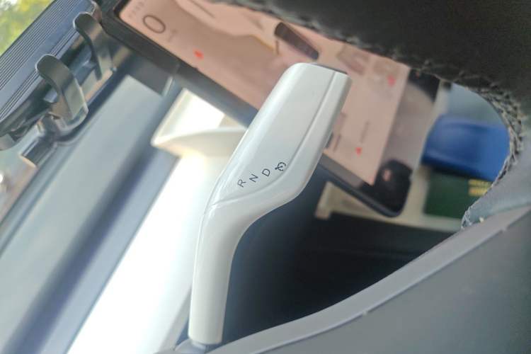 Used Tesla Model Y 2022 Revised Version Rear-Wheel Drive Gear Lever