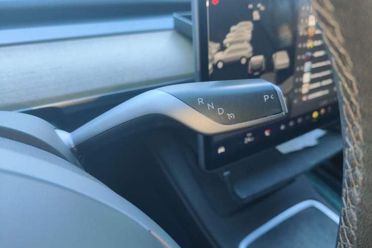 Used Tesla Model Y 2022 Revised Version Rear-Wheel Drive Gear Lever