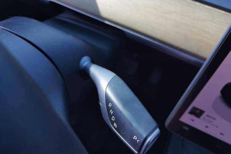 Used Tesla Model Y 2022 Revised Version Rear-Wheel Drive Gear Lever