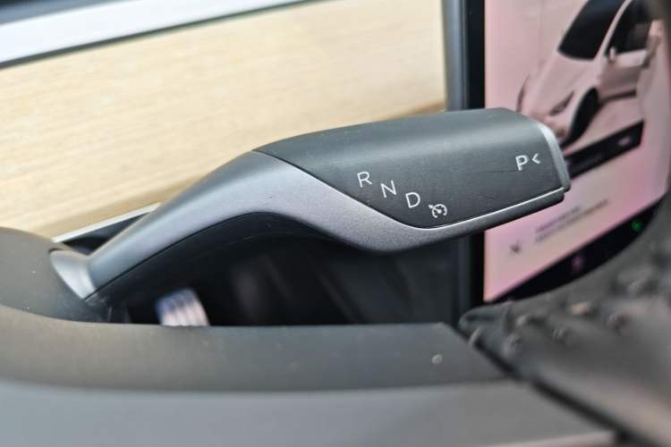 Used Tesla Model Y 2022 Performance High-Performance All-Wheel-Drive Version Gear Lever